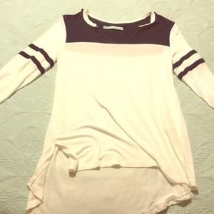 Quarter length sleeve jersey style top